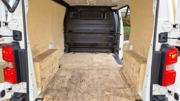 Peugeot Expert STANDARD 1.5 BLUEHDI 120 SetS BVM6 PREMIUM - Image 10 (July 6, 2026)
