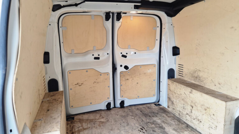 Peugeot Expert STANDARD 1.5 BLUEHDI 120 SetS BVM6 PREMIUM - Image 14 (July 6, 2026)
