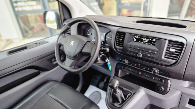 Peugeot Expert STANDARD 1.5 BLUEHDI 120 SetS BVM6 PREMIUM - Image 15 (July 6, 2026)