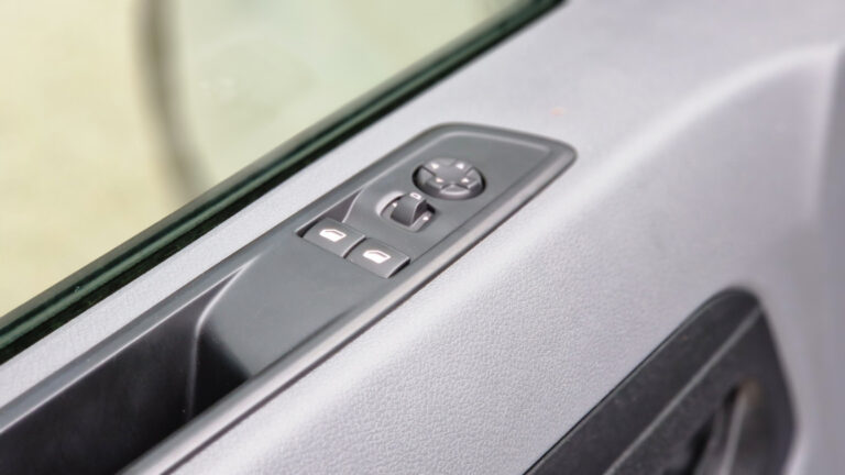 Peugeot Expert STANDARD 1.5 BLUEHDI 120 SetS BVM6 PREMIUM - Image 17 (July 6, 2026)
