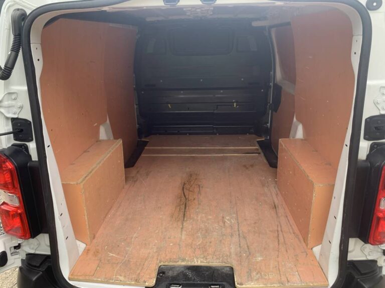 Peugeot Expert III 1.6 BlueHDi 115 S&S Standard Premium - Image 11 (July 6, 2026)