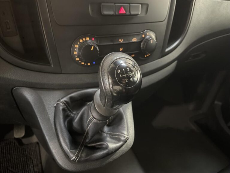 Mercedes Vito MIXTO 111CDI 114CH -LONG L2 H1-ATTELAGE-5 PLACES-CHAÎNE DISTRIBUTION-GARANTIE 6 MOIS- - Image 13 (July 6, 2026)