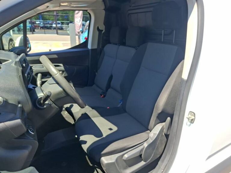 Opel Combo (30) CARGO 1.5 130 CH S/S STANDARD PACK CLIM - Image 10 (July 7, 2026)