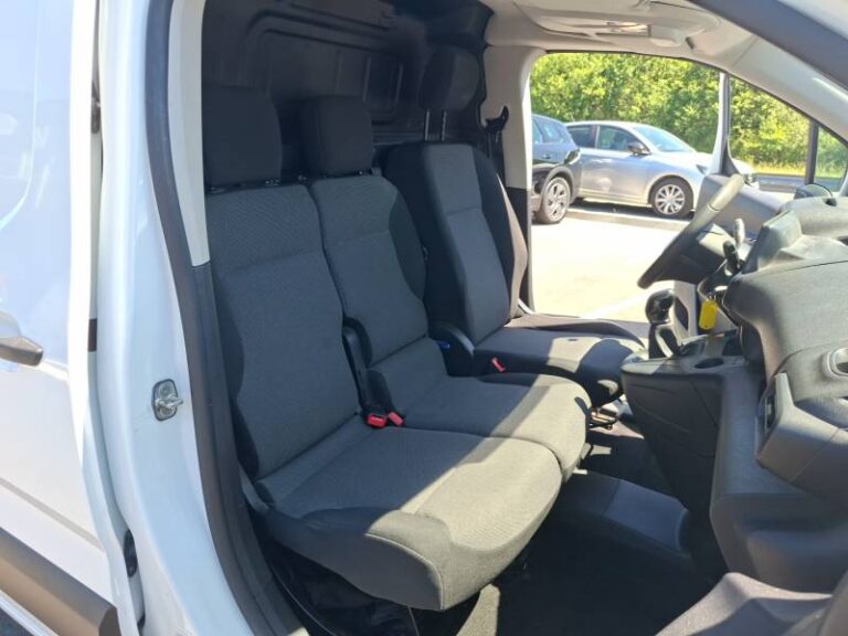 Opel Combo (30) CARGO 1.5 130 CH S/S STANDARD PACK CLIM - Image 12 (July 7, 2026)