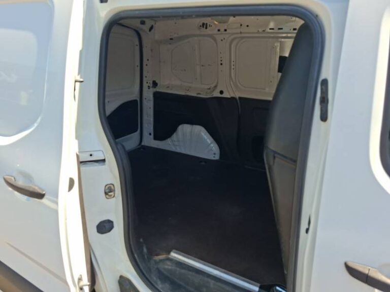 Opel Combo (30) CARGO 1.5 130 CH S/S STANDARD PACK CLIM - Image 13 (July 7, 2026)