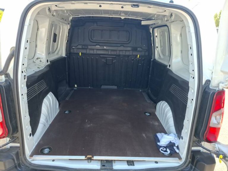 Opel Combo (30) CARGO 1.5 130 CH S/S STANDARD PACK CLIM - Image 15 (July 7, 2026)