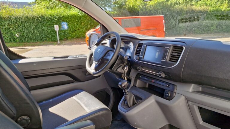 Peugeot Expert FOURGON tole standard 1.5 bluehdi 120 ss bvm6 asphalt - Image 07 (July 6, 2026)