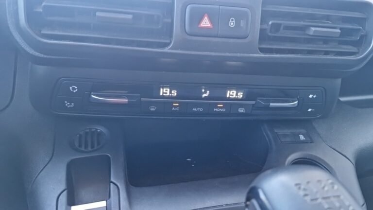 Peugeot Partner FOURGON LONG 950 KG BLUEHDI 130 SS BVM6 PREMIUM - Image 15 (July 6, 2026)