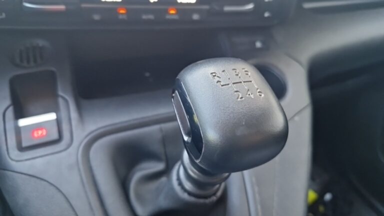 Peugeot Partner FOURGON LONG 950 KG BLUEHDI 130 SS BVM6 PREMIUM - Image 17 (July 6, 2026)