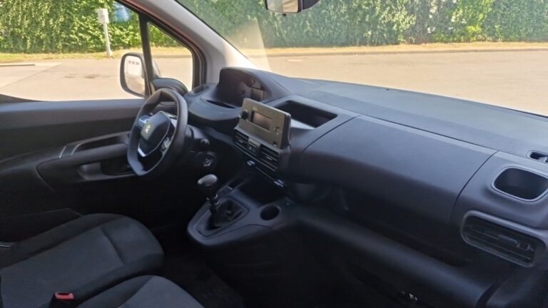 Peugeot Partner FOURGON LONG 950 KG BLUEHDI 130 SS BVM6 PREMIUM - Image 09 (July 6, 2026)