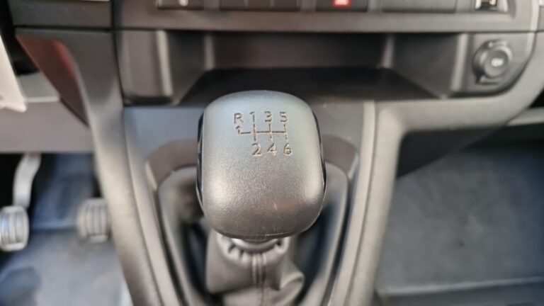 Peugeot Traveller BUSINESS STANDARD BLUEHDI 150CH SS BVM6 - Image 15 (July 6, 2026)