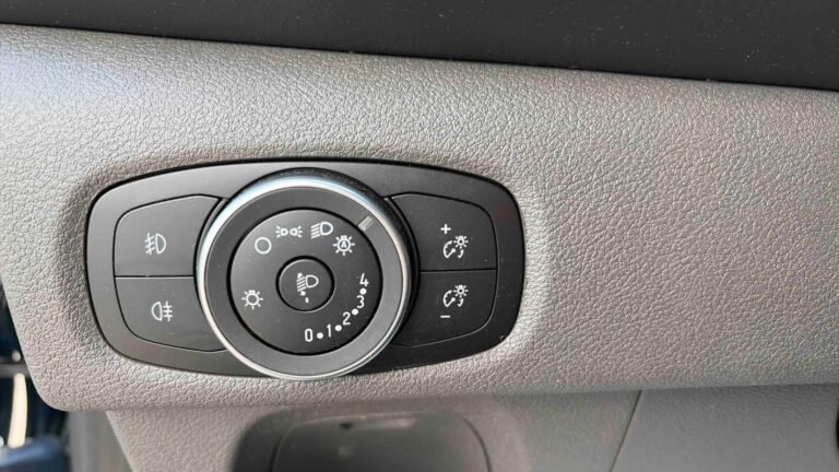 Ford Transit Custom FOURGON 340 2.0 ECOBLUE 130 BVA TREND BUSINESS - Image 17 (July 6, 2026)