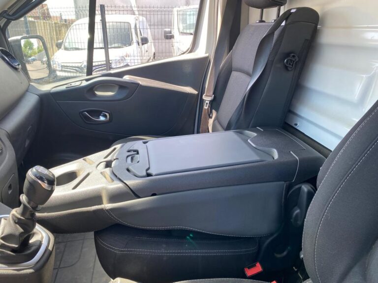 Renault Trafic GRD CONFOOT 2.0DCI 145 13.300€HT – CAMERA/CLIM/BLUETOOTH/RADARS AR - Image 06 (July 6, 2026)