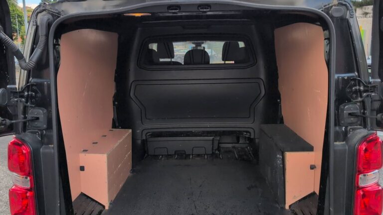 Peugeot Expert 2.0 BlueHDi 177 EAT8 Cabine Approfondie Fixe Asphalt - Image 14 (July 6, 2026)