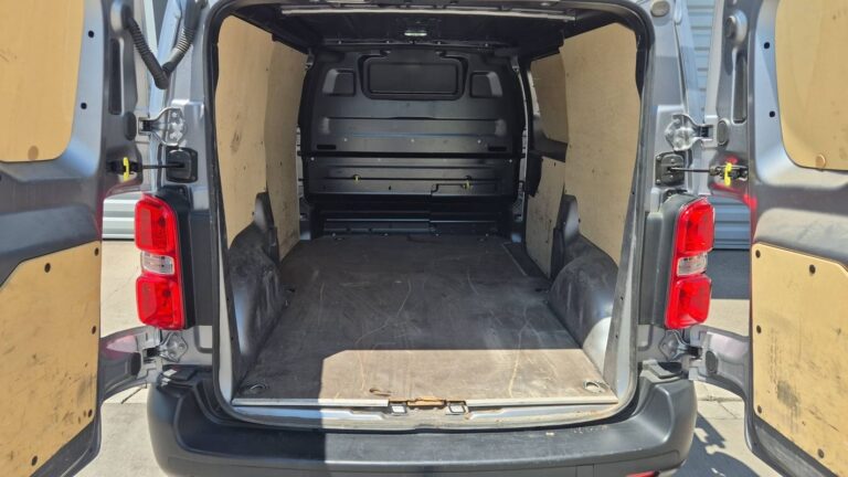 Peugeot Expert VU 2.0 HDi 145 EAT8 Premium Standard – Automatique - Image 14 (July 6, 2026)