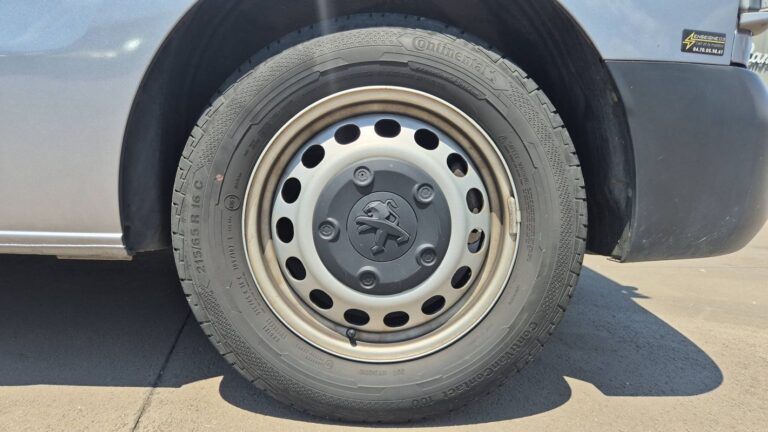 Peugeot Expert VU 2.0 HDi 145 EAT8 Premium Standard – Automatique - Image 19 (July 6, 2026)