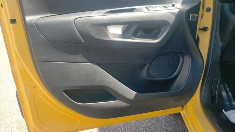 Citroën Berlingo VU 1.5 BlueHDi 130 EAT8 Business - Image 07 (July 6, 2026)