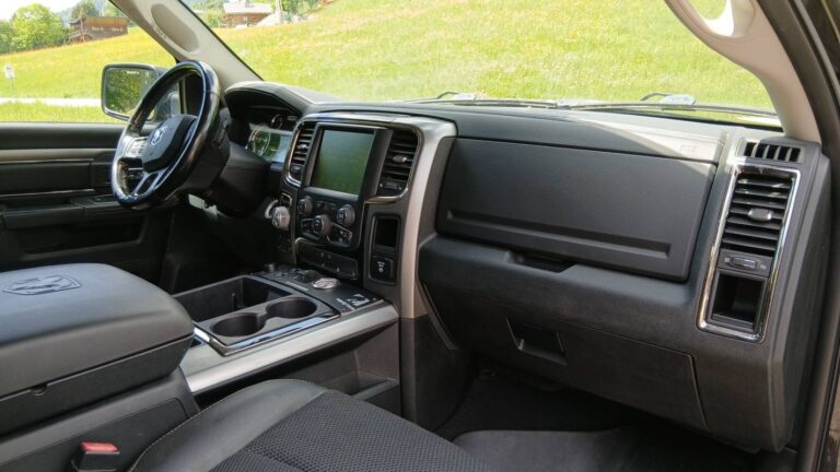 Dodge Ram 1500 Dépanneuse 5.7 V8 HEMI 400 4X4 BVA9 Laramie - Image 10 (July 6, 2026)