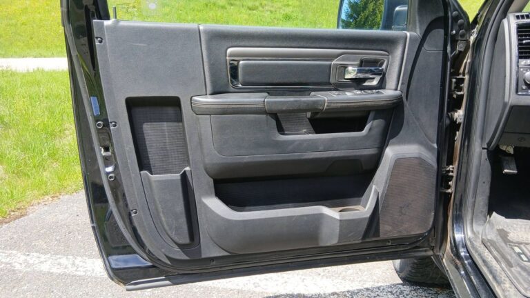 Dodge Ram 1500 Dépanneuse 5.7 V8 HEMI 400 4X4 BVA9 Laramie - Image 07 (July 6, 2026)