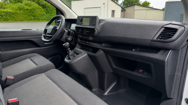 Peugeot Expert VU 1.5 blue hdi Allure - Image 10 (July 6, 2026)