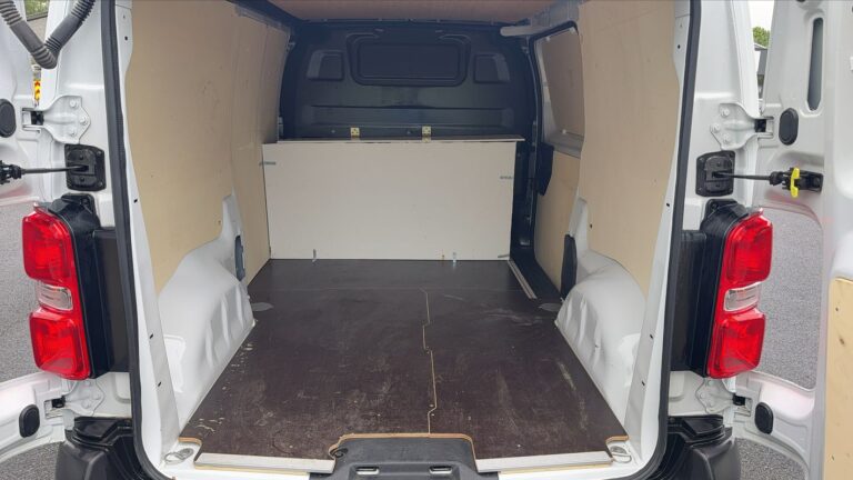 Peugeot Expert VU 1.5 blue hdi Allure - Image 09 (July 6, 2026)