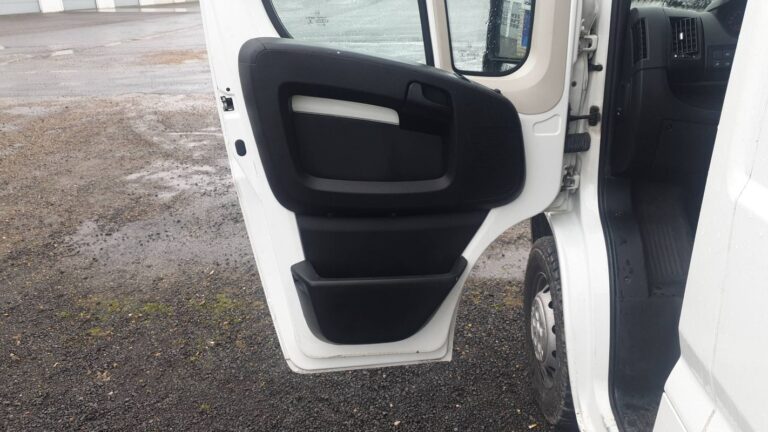 Peugeot Boxer VU II 2.2 BlueHDi 120 Asphalt - Image 07 (July 6, 2026)