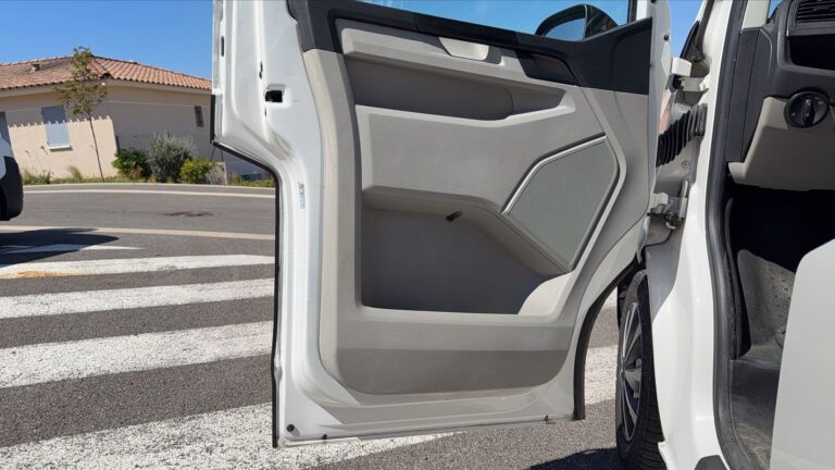 Volkswagen Transporter 2.0 TDI 150 Business Line - Image 07 (July 6, 2026)