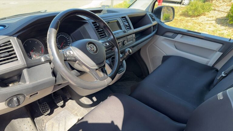 Volkswagen Transporter 2.0 TDI 150 Business Line - Image 08 (July 6, 2026)