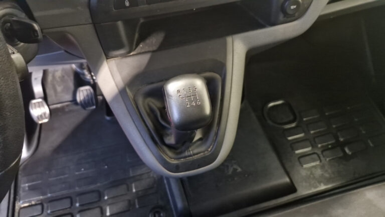 Peugeot Expert tole standard 2.0 bluehdi 120 ss premium - Image 19 (July 6, 2026)