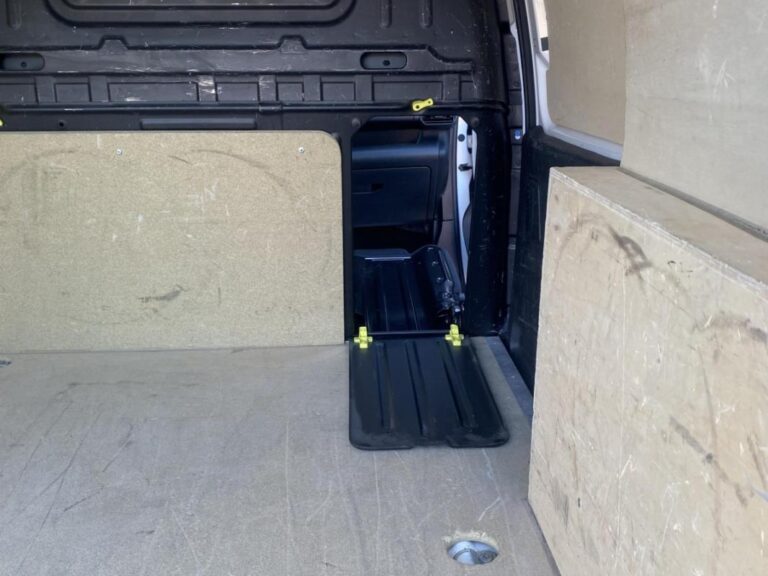 Peugeot Partner III BLUEHDI 100 S&S 650KG STAND ASPHALT - Image 18 (August 28, 2026)