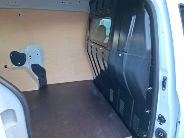 Renault Express (30) VAN BLUE DCI 95 – 22 CONFORT - Image 17 (July 6, 2026)