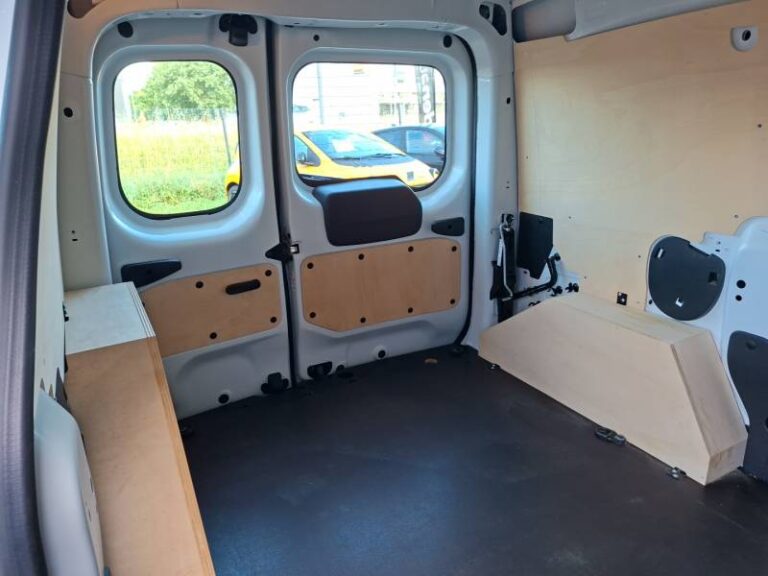 Renault Express (30) VAN BLUE DCI 95 – 22 CONFORT - Image 18 (July 6, 2026)