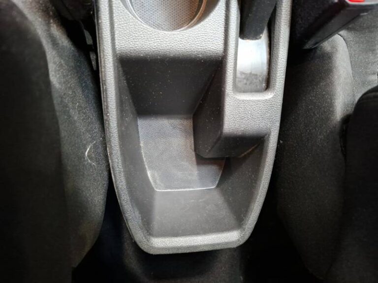 Renault Clio SOCIETE BLUE DCI 100 – 21N BUSINESS REVERSIBLE - Image 13 (July 6, 2026)