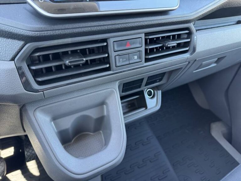 Volkswagen Crafter FOURGON VAN 35 2.0 TDI 140 CH BVA8 BUSINESS - Image 09 (July 6, 2026)