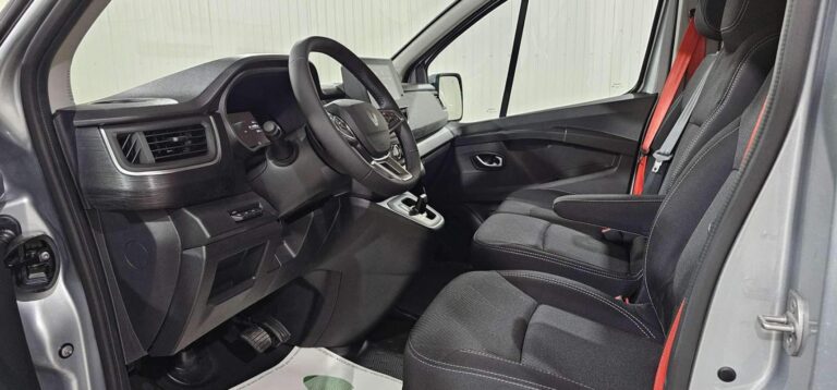 Renault Trafic FOURGON BLUE DCI 170 AUTO RED EDITION EXCLUSIVE - Image 05 (July 6, 2026)