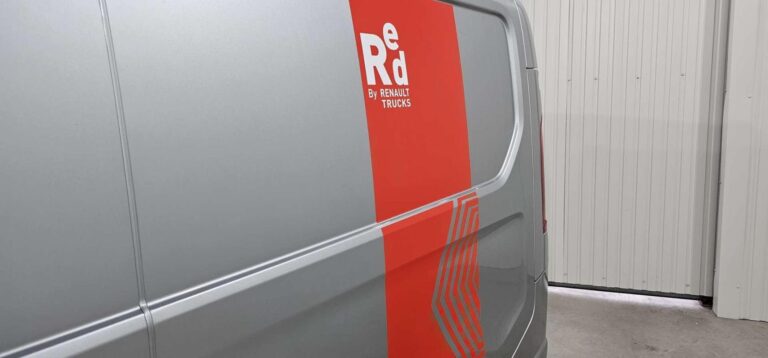 Renault Trafic FOURGON BLUE DCI 170 AUTO RED EDITION EXCLUSIVE - Image 07 (July 6, 2026)