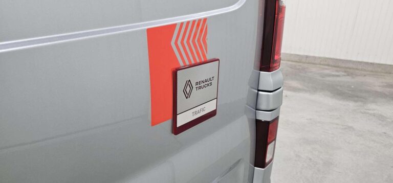 Renault Trafic FOURGON BLUE DCI 170 AUTO RED EDITION EXCLUSIVE - Image 09 (July 6, 2026)
