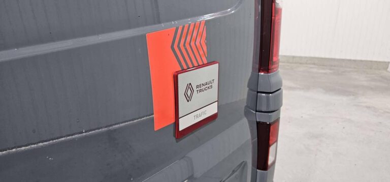 Renault Trafic CABINE APPROFONDIE CA BLUE DCI 170 BVA9 RED EDITION EXCLUSIVE - Image 11 (July 6, 2026)