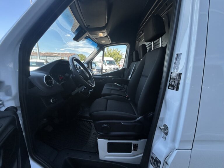 Mercedes Sprinter 315 CDI 43s 14m3 150CH 36900HT - Image 07 (July 6, 2026)