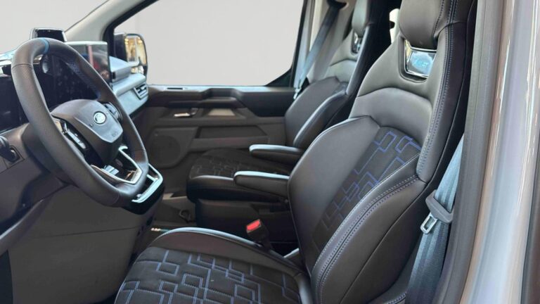 Ford Transit Custom CABINE APPROFONDIE CA 320 2.5 DURATEC 232 CH PHEV CVT MS-RT - Image 11 (July 6, 2026)