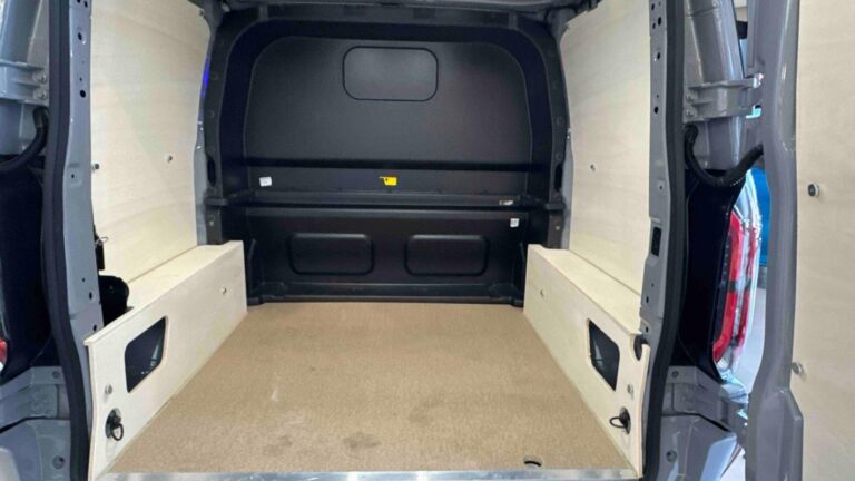 Ford Transit Custom CABINE APPROFONDIE CA 320 2.5 DURATEC 232 CH PHEV CVT MS-RT - Image 13 (July 6, 2026)