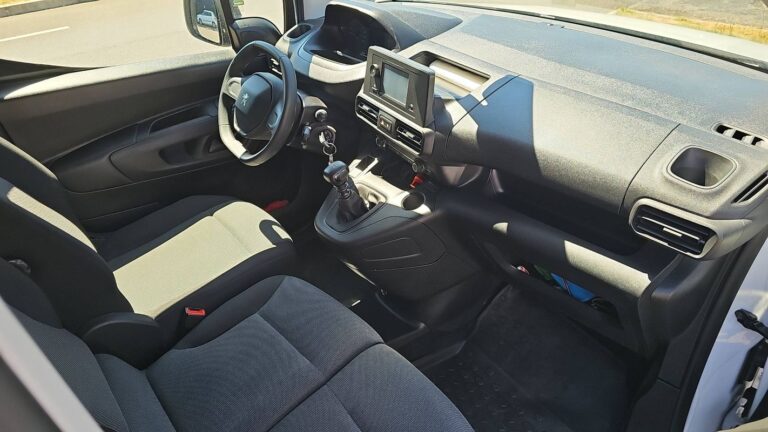 Peugeot Partner 1.2 PureTech 110 Pack Asphalt – Entretien constructeur - Image 10 (July 6, 2026)