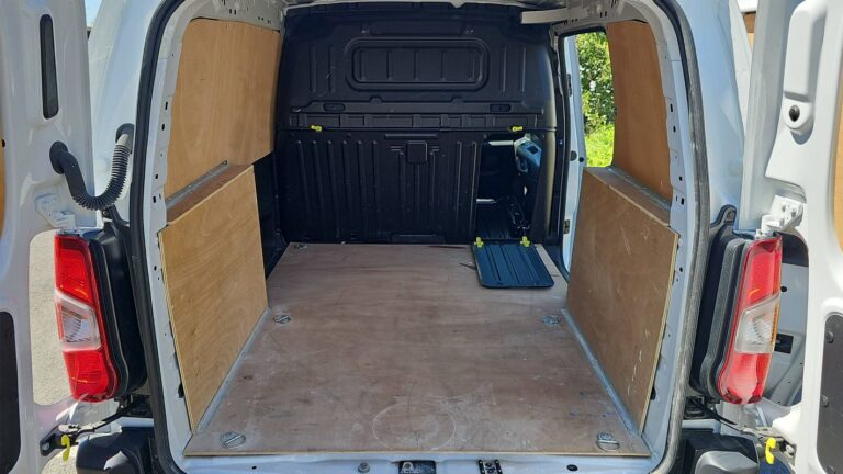 Peugeot Partner 1.2 PureTech 110 Pack Asphalt – Entretien constructeur - Image 14 (July 6, 2026)