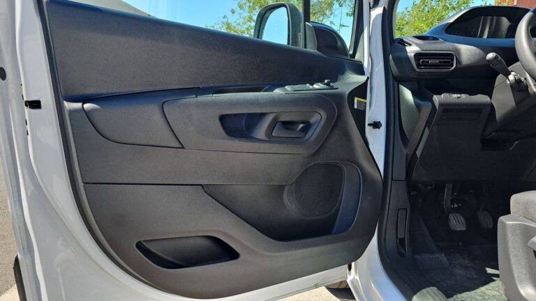 Peugeot Partner 1.2 PureTech 110 Pack Asphalt – Entretien constructeur - Image 07 (July 6, 2026)