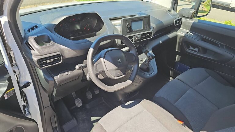 Peugeot Partner 1.2 PureTech 110 Pack Asphalt – Entretien constructeur - Image 08 (July 6, 2026)