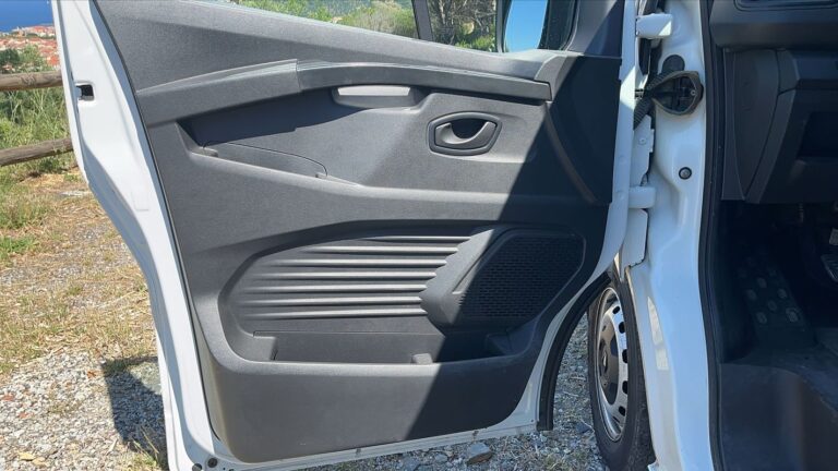 Renault Trafic 2.0 dCi 110 - Image 07 (July 6, 2026)
