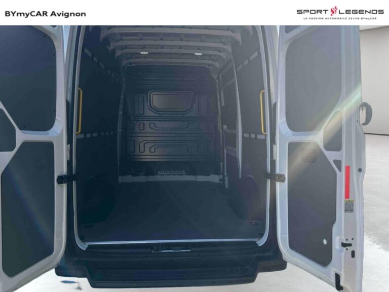 Volkswagen Crafter VAN 35 2.0 TDI 140 CH BUSINESS - Image 18 (July 6, 2026)