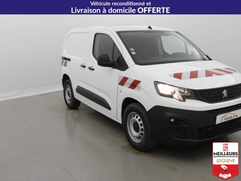 Peugeot Partner FOURGON STANDARD 650 KG ESSENCE 110 PREMIU - Image 03 (July 7, 2026)