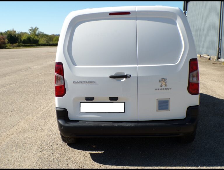 Peugeot Partner BHDI 130 PREMIUM EAT8 - Image 04 (July 7, 2026)