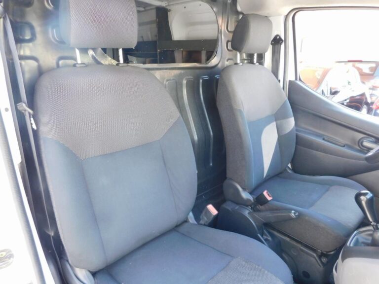 Nissan NV200 FOURGON CA 1.5 DCI 110 BVM6 N-CONNECTA - Image 18 (July 7, 2026)